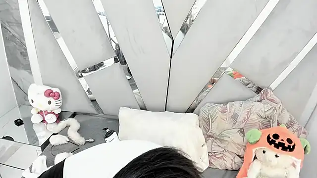 Snapshot of kittyhtx chatting on October 27, 5:25 am kittyhtx online show from October 27, 5:25 am