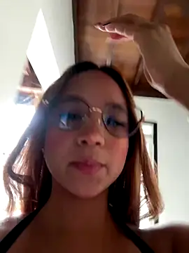 Snapshot of MelanieRoah chatting on October 20, 1:25 pm MelanieRoah online show from October 20, 1:25 pm