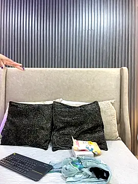 Snapshot of MelanieRoah chatting on October 14, 1:25 pm MelanieRoah online show from October 14, 1:25 pm