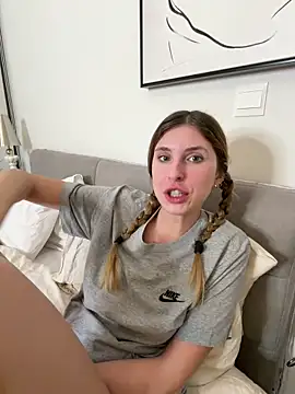 emma05 online show from March 11, 7:27 pm