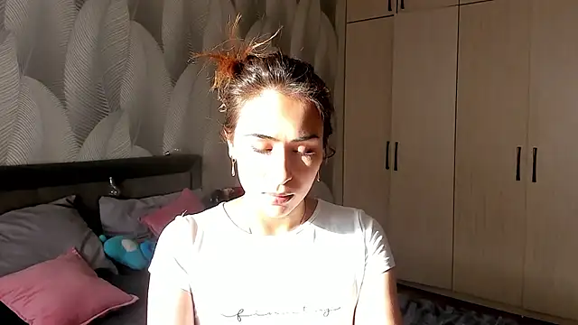 Snapshot of Bambiii_bby chatting on September 20, 2:21 am Bambiii bby online show from September 20, 2:21 am