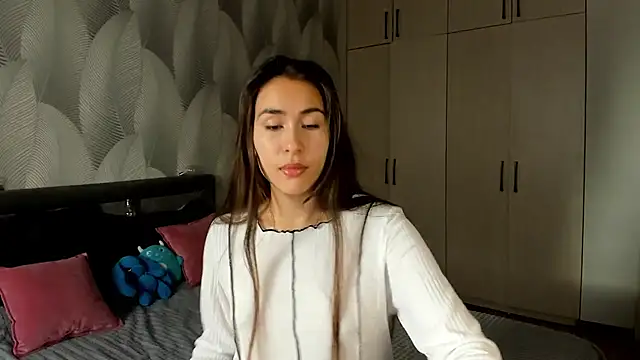 Snapshot of Bambiii_bby chatting on September 21, 3:27 am Bambiii bby online show from September 21, 3:27 am