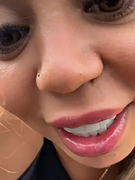 lariic online show from April 6, 6:53 pm