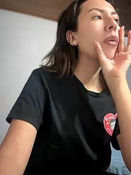 im lorein online show from October 4, 1:44 am