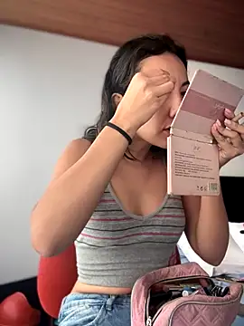 im lorein online show from September 24, 1:21 pm