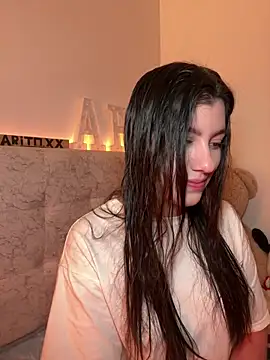 Snapshot of ARITOO_ chatting on October 25, 6:32 am ARITOO  online show from October 25, 6:32 am