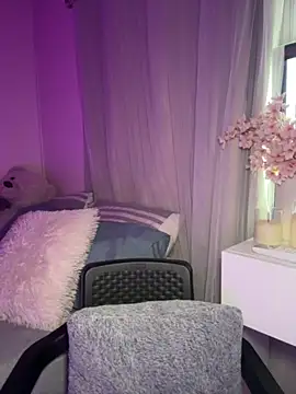 tuckersabrina online show from October 6, 11:38 am