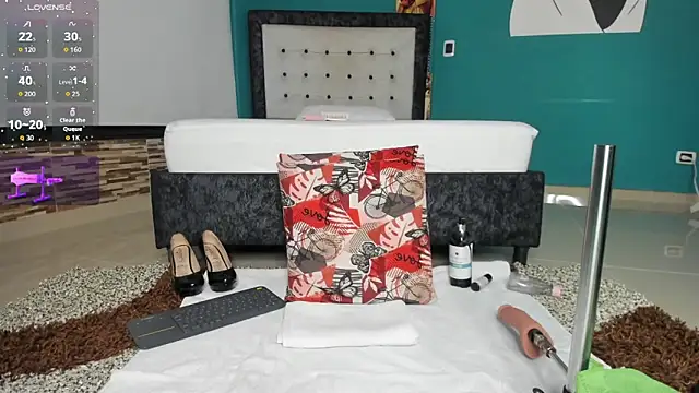 kinky polar online show from December 5, 3:50 am