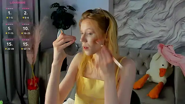 Esme Runn online show from June 22, 3:25 am