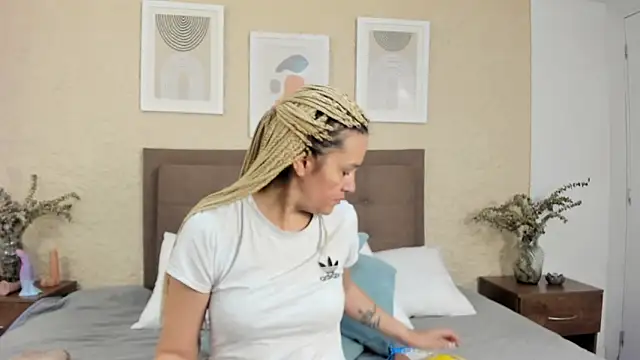 Snapshot of CarolinaGlamour chatting on September 26, 3:15 am CarolinaGlamour online show from September 26, 3:15 am