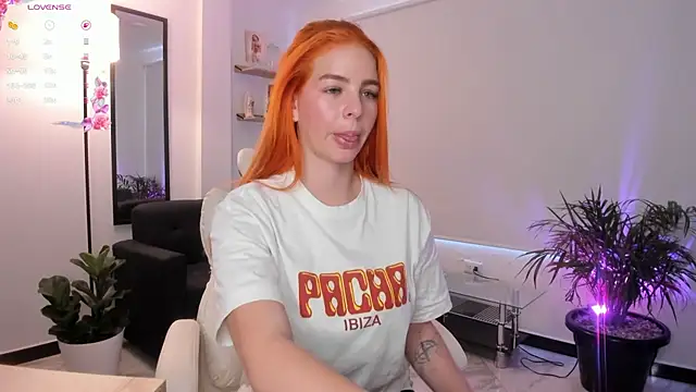 Snapshot of Niicoleta chatting on October 2, 7:30 pm Niicoleta online show from October 2, 7:30 pm