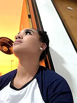 Snapshot of evafoxs chatting on October 28, 2:06 am evafoxs online show from October 28, 2:06 am