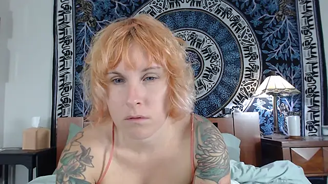 Cutikatxoxo online show from September 30, 1:33 am