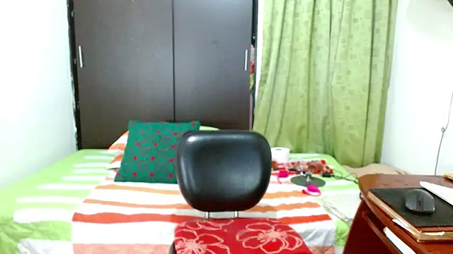 Snapshot of lunajones2024 chatting on October 28, 3:01 am lunajones2024 online show from October 28, 3:01 am