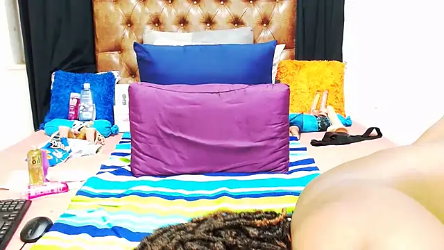 Snapshot of Hotxbums22 chatting on October 7, 8:13 pm Hotxbums22 online show from October 7, 8:13 pm