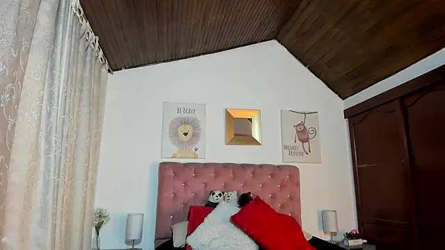 CelessteRedds online show from April 17, 11:45 am