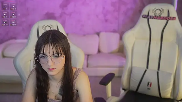 Magnetic Mia  online show from March 8, 3:10 am