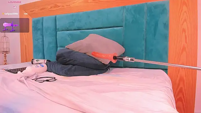 Snapshot of AssQueen18 chatting on September 27, 2:35 pm AssQueen18 online show from September 27, 2:35 pm