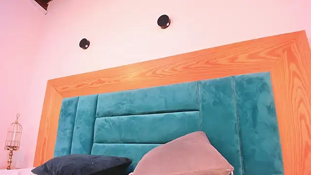 Snapshot of AssQueen18 chatting on September 28, 2:44 pm AssQueen18 online show from September 28, 2:44 pm