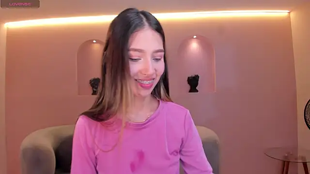 TaraLawrence online show from December 20, 5:33 am