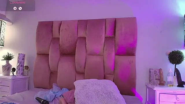 Snapshot of SweetBonniie chatting on September 25, 2:16 pm SweetBonniie online show from September 25, 2:16 pm