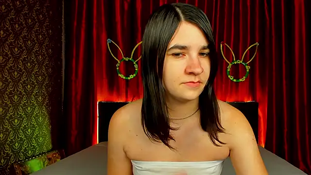  Polly Love  online show from April 14, 12:16 pm