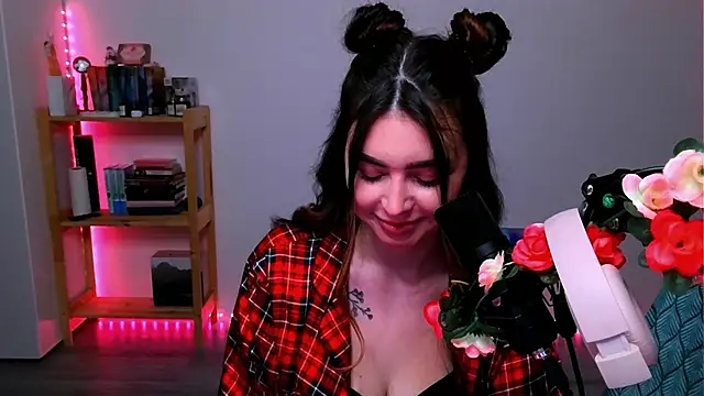 Snapshot of peaachybabe__ chatting on October 24, 10:17 pm peaachybabe   online show from October 24, 10:17 pm