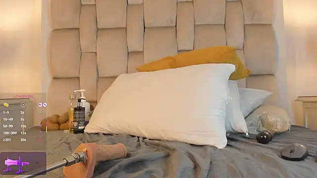 Snapshot of SamanthaBrown69 chatting on October 19, 3:41 am SamanthaBrown69 online show from October 19, 3:41 am