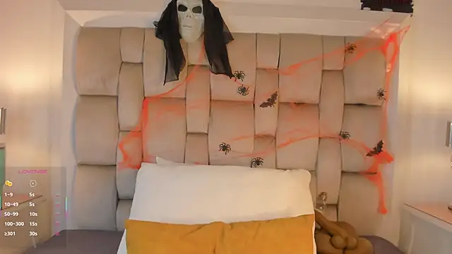 Snapshot of SamanthaBrown69 chatting on October 31, 3:41 am SamanthaBrown69 online show from October 31, 3:41 am