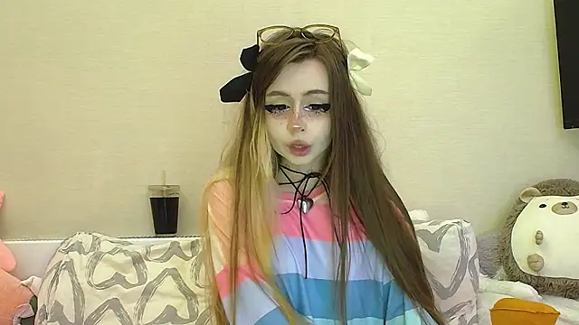 suemeow online show from May 17, 9:58 pm