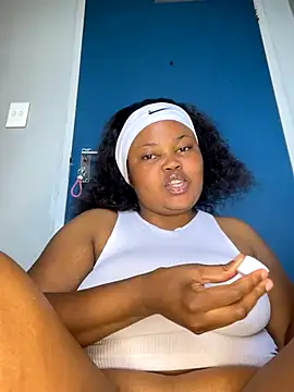 Snapshot of Curveysinaa chatting on October 9, 7:23 am Curveysinaa online show from October 9, 7:23 am