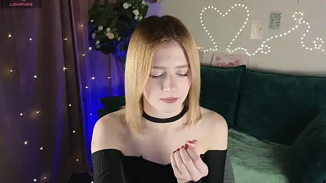 Snapshot of jenny_bunny_ chatting on September 19, 1:37 am jenny bunny online show from September 19, 1:37 am