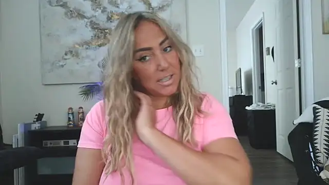 Snapshot of sunshinekisses chatting on September 21, 5:44 pm sunshinekisses online show from September 21, 5:44 pm