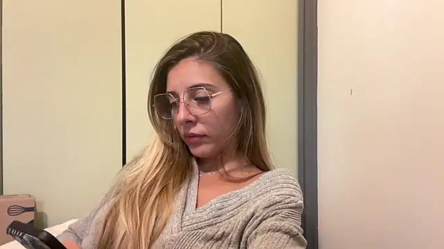 MissBella131 online show from September 24, 3:22 pm