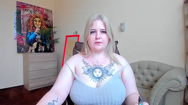 Snapshot of Doliss chatting on October 9, 5:55 am Doliss online show from October 9, 5:55 am