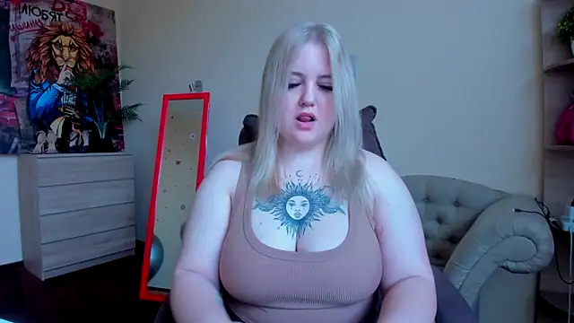 Snapshot of Doliss chatting on October 11, 6:18 am Doliss online show from October 11, 6:18 am