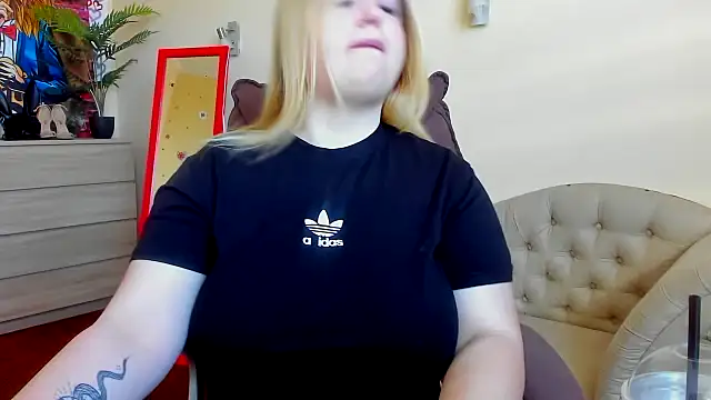 Snapshot of Doliss chatting on September 21, 6:01 am Doliss online show from September 21, 6:01 am