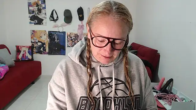 emperabigbootybigass online show from October 1, 1:05 pm