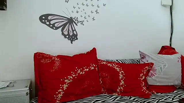 LadyHellene online show from October 8, 8:51 am