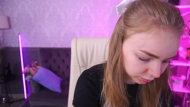 Snapshot of EmilySunshineS chatting on September 23, 6:11 am EmilySunshineS online show from September 23, 6:11 am