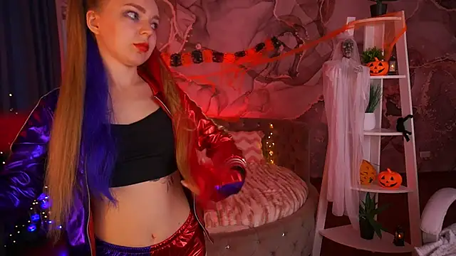 Snapshot of EmilySunshineS chatting on October 31, 7:34 am EmilySunshineS online show from October 31, 7:34 am