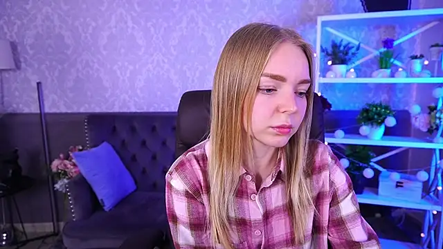 Snapshot of EmilySunshineS chatting on September 27, 2:02 pm EmilySunshineS online show from September 27, 2:02 pm