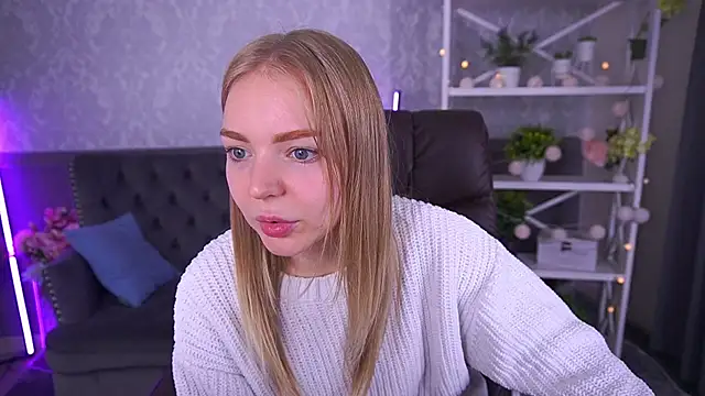 Snapshot of EmilySunshineS chatting on September 30, 6:19 am EmilySunshineS online show from September 30, 6:19 am