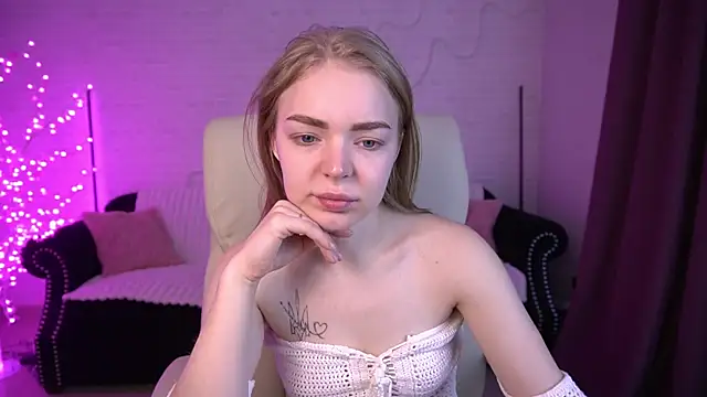 EmilySunshineS online show from March 9, 6:49 am