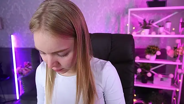 Snapshot of EmilySunshineS chatting on October 2, 7:02 am EmilySunshineS online show from October 2, 7:02 am