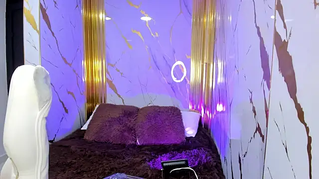 Snapshot of emma__milk_ chatting on September 25, 11:53 am emma milk online show from September 25, 11:53 am