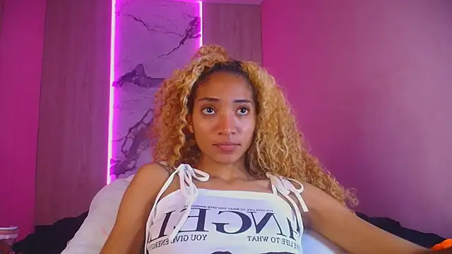 Snapshot of Charlotte_Love10 chatting on October 26, 12:11 pm Charlotte Love10 online show from October 26, 12:11 pm