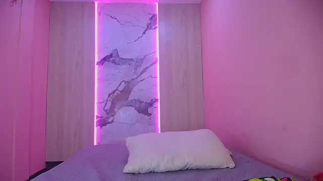 Snapshot of Charlotte_Love10 chatting on October 22, 11:37 am Charlotte Love10 online show from October 22, 11:37 am