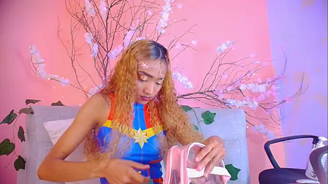 Snapshot of Charlotte_Love10 chatting on October 31, 1:15 pm Charlotte Love10 online show from October 31, 1:15 pm