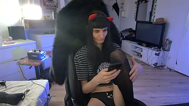 Snapshot of CeriseLapine chatting on October 19, 7:16 pm CeriseLapine online show from October 19, 7:16 pm